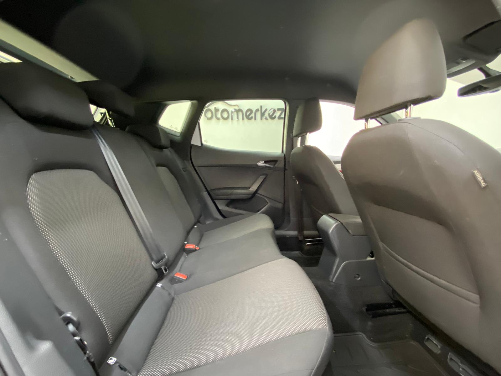 SEAT ARONA 21